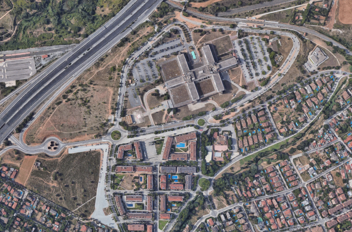 Imatge de satèl·lit del barri de Can Cabassa, amb els dos espais lliures que hi ha (a l'esquerra). Al centre es veu l'Hospital General i a l'esquerra, l'autopista AP-7 FOTO: Google Maps