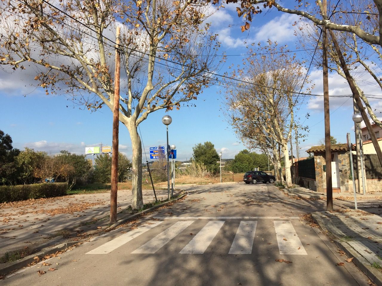 Una de les zones de Mas Jané on aniran les pantalles acústiques a l'AP-7. FOTO: Arxiu. 