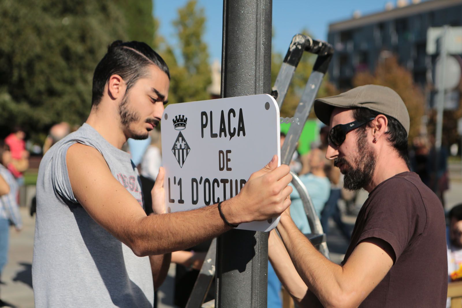 Moment del canvi de nom simbòlic durant la Festa de Tardor. FOTO: Artur Ribera