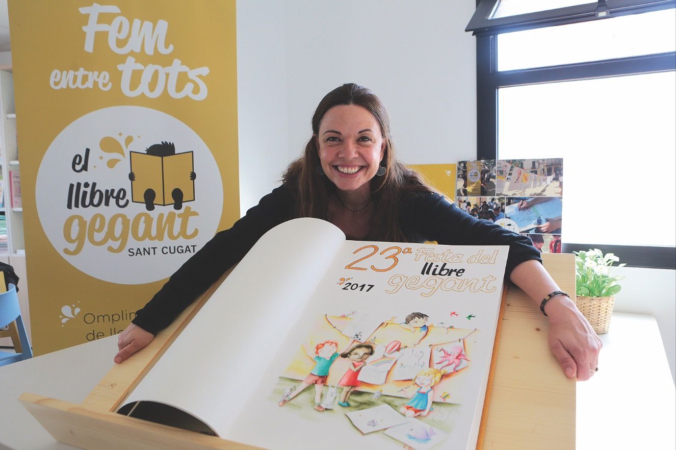 Gemma Cera és una de les impulsores de la Festa del Llibre Gegant. FOTO: Artur Ribera
