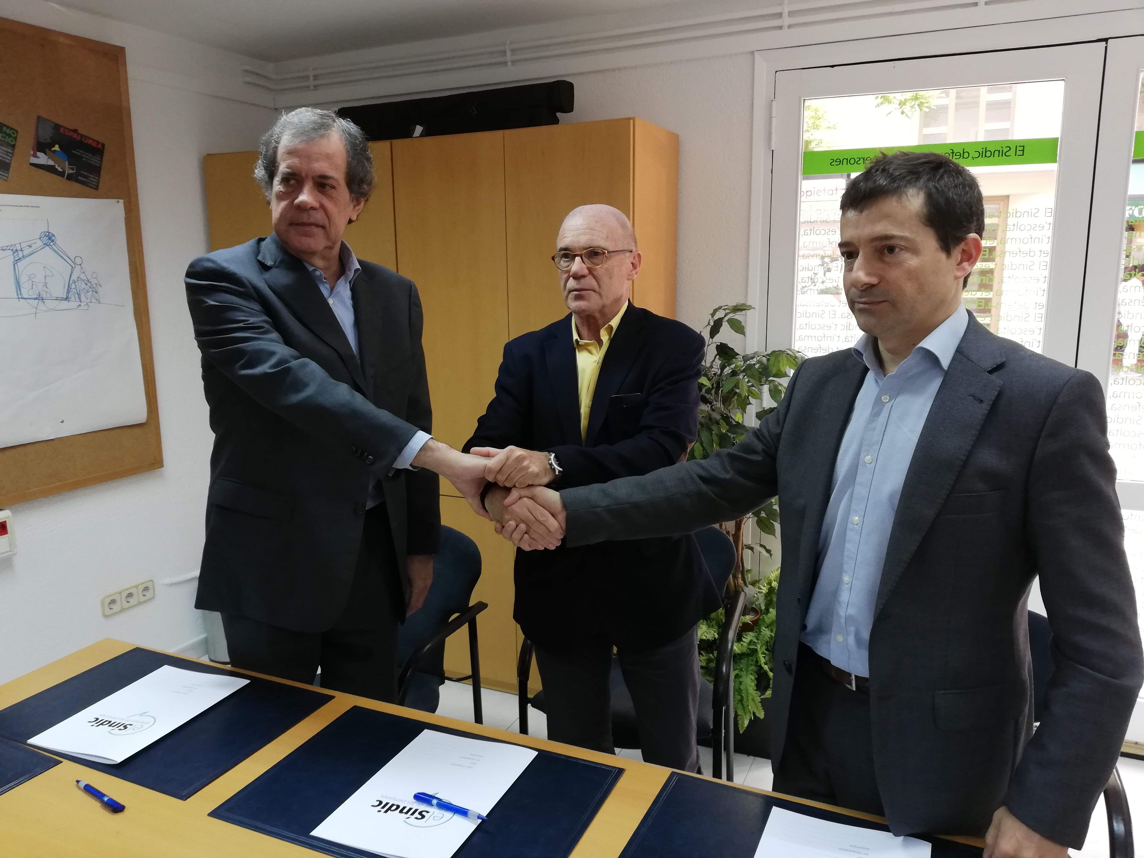 Ramón Albareda, Director de Concessions de Catalunya Centre de Sorea, Ramón Palacio, Síndic de Greuges de Sant Cugat i Sergio Sanchís, Defensor del Client de Sorea. FOTO: Toni Alfaro.