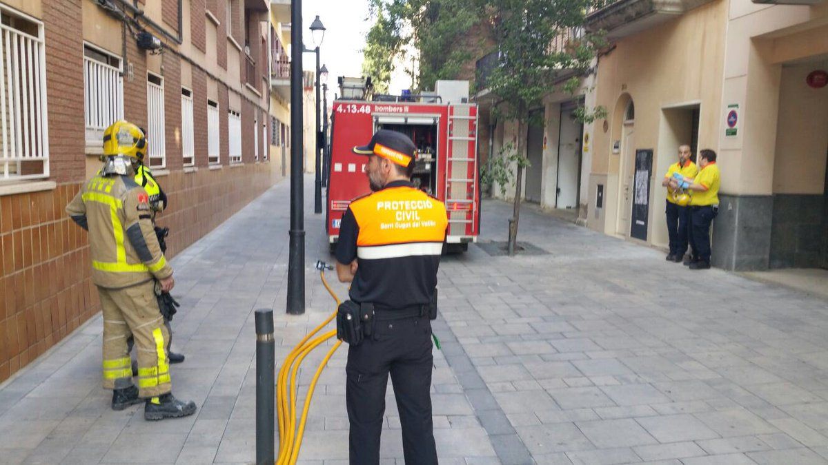 El carrer del Migdia, tallat per una fuita de gas FOTO: Policia Local