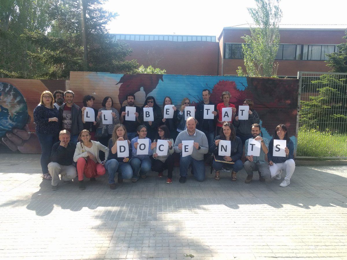 Concentració de professors i treballadors a l'Arnau Cadell FOTO: Cedida