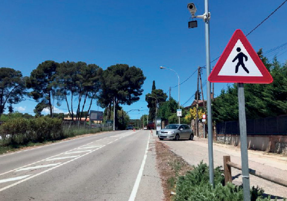 Una de les càmeres instal·lades a l'entrada de Bellaterra des de l'AP-7. FOTO: Laia Tardós.