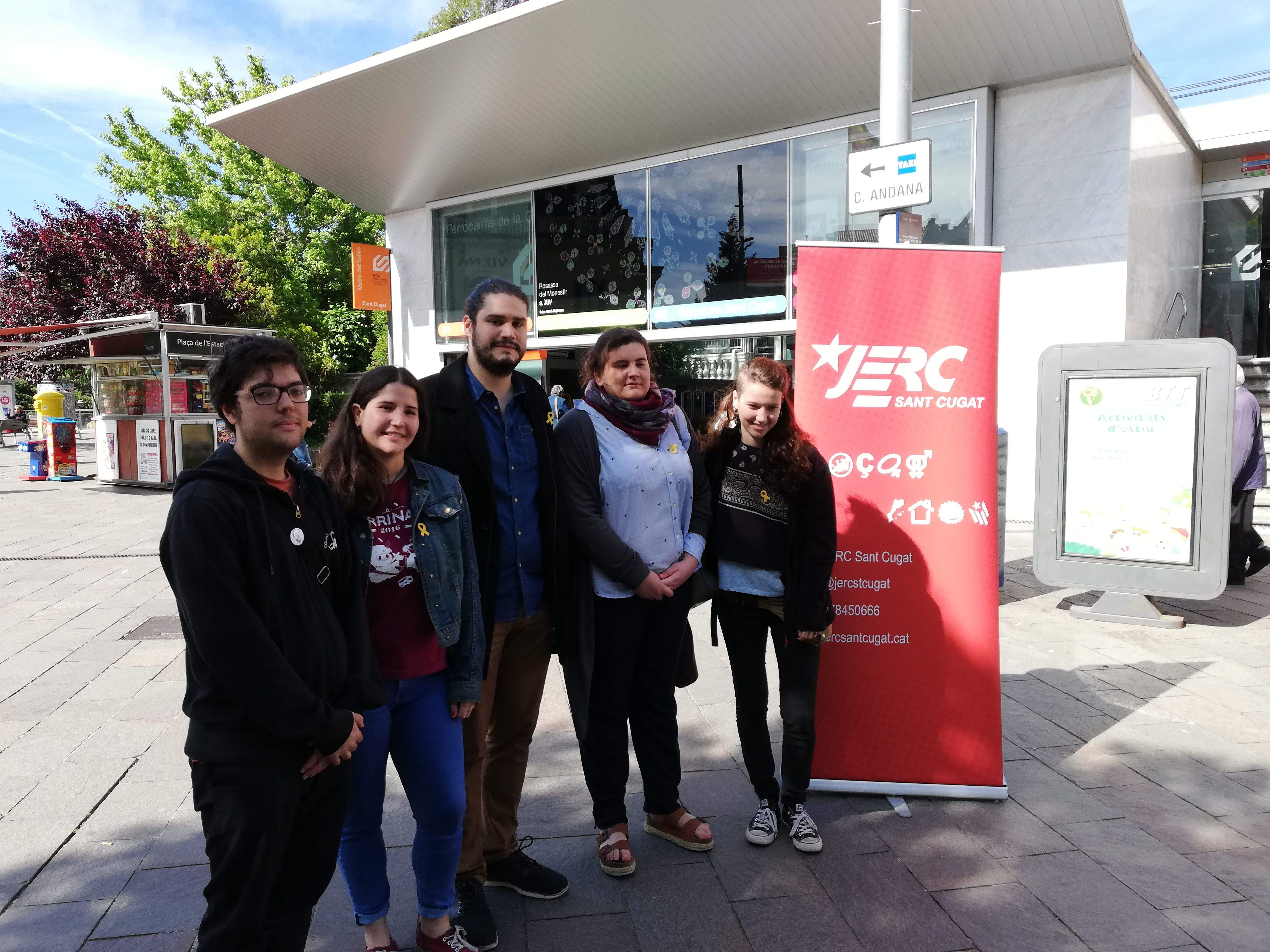 La moció ha sigut presentada aquest dimarts juntament amb la JERC de Sant Cugat i Ariadna Martín, regidora d'ERC de Rubí. FOTO: Toni Alfaro. 