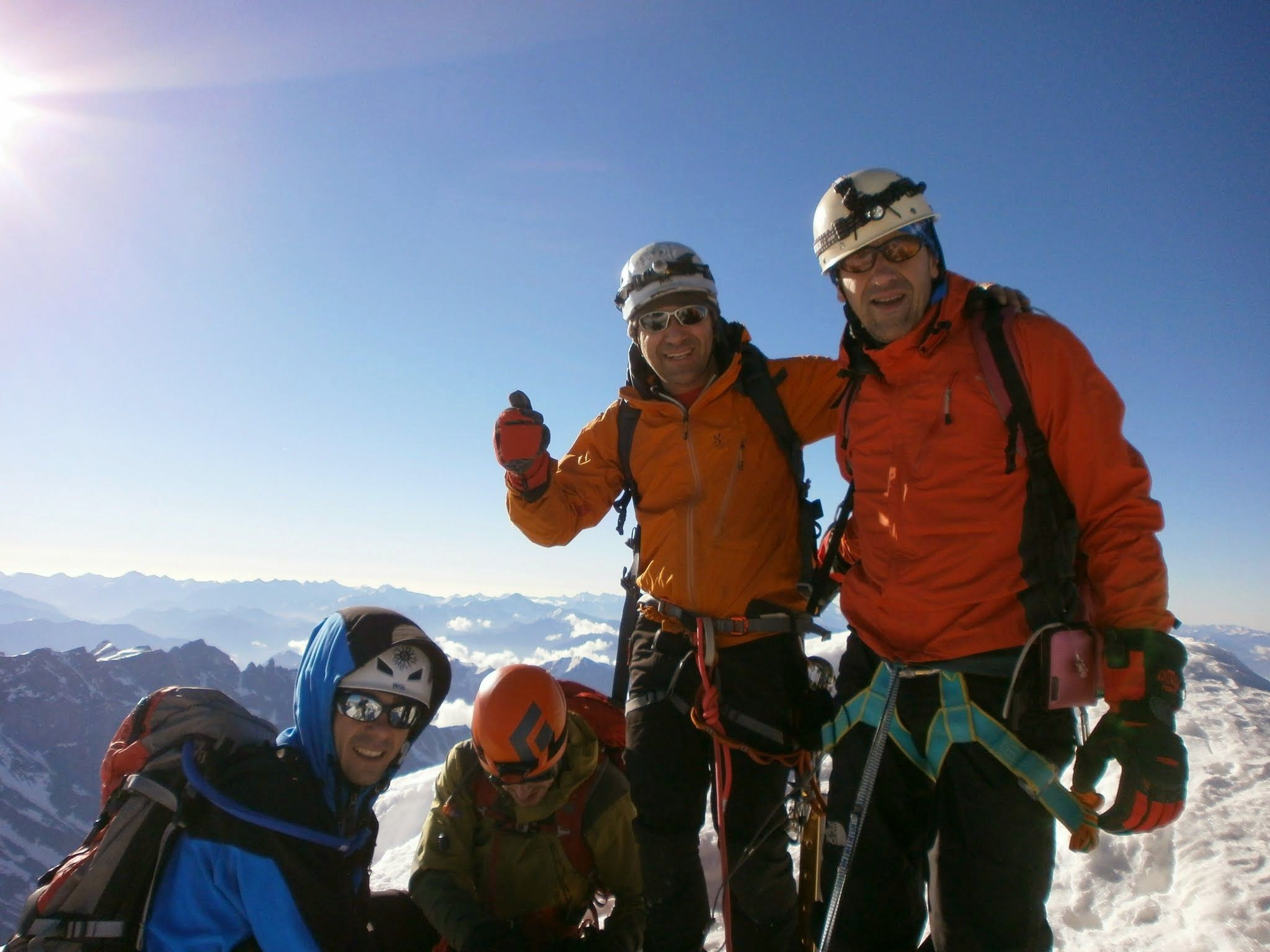 Marc Urquizu i Josep Escruela junts en l'ascens del Khan Tengri. FOTO: cedida