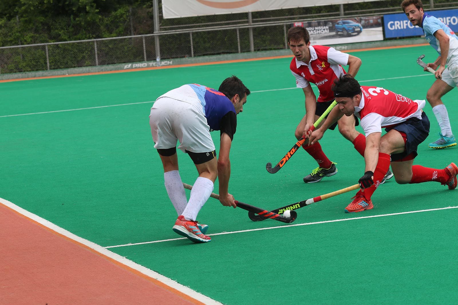 Quarts de final de la Divisió d'Honor d'hoquei herba: Junior- DHM Terrassa. Foto: Lali Álvarez
