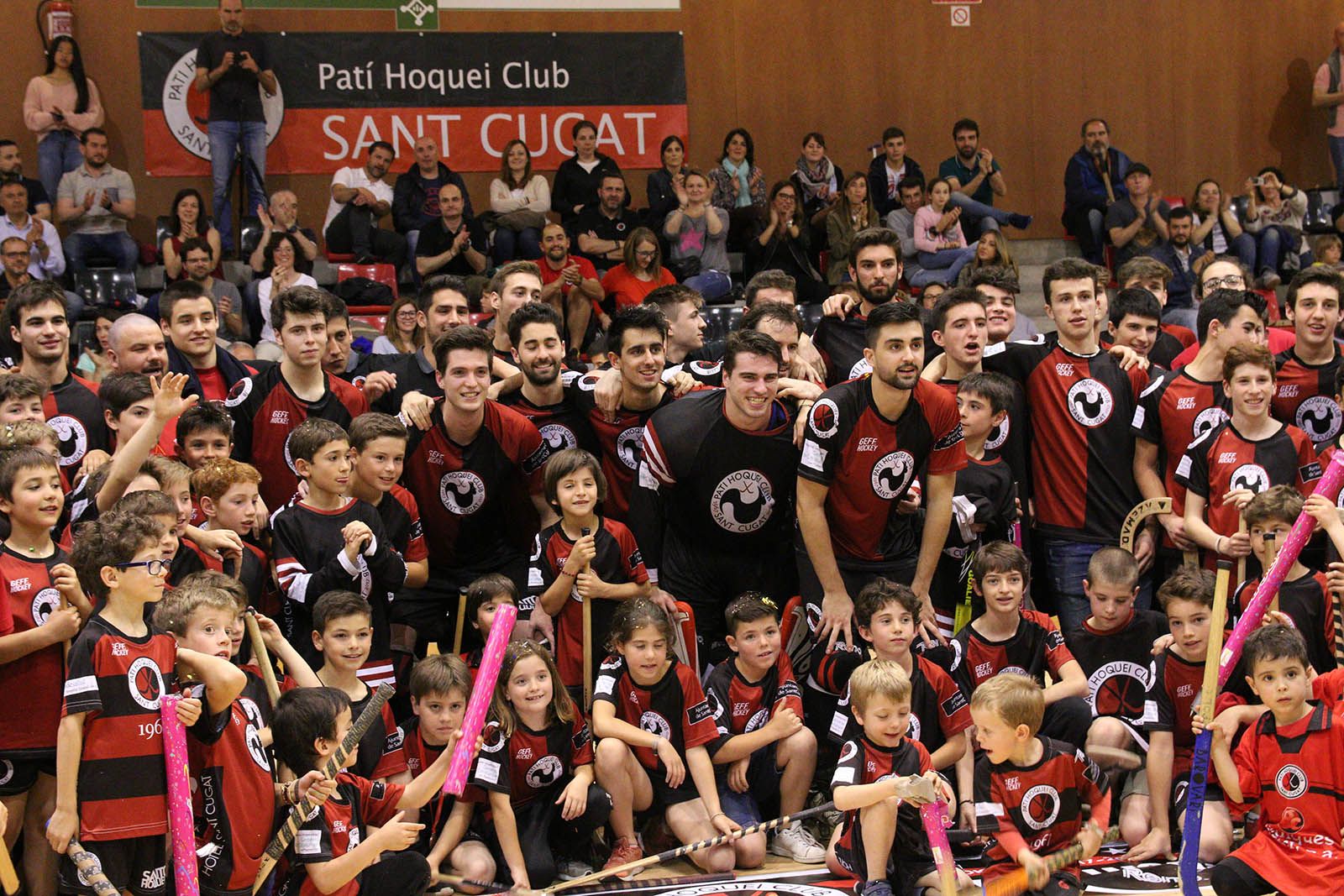 Celebració de l'ascens OK Lliga del PHC Sant Cugat. Foto: Lali Álvarez