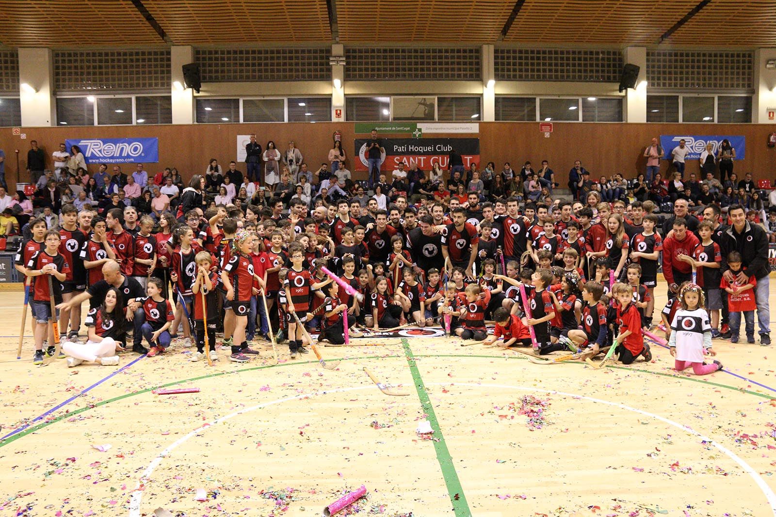 Celebració de l'ascens OK Lliga del PHC Sant Cugat. Foto: Lali Álvarez