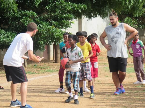 El Qbasket Sant Cugat i la UESC ja van participar en el Campus Sant Cugat Índia. FOTO: Cedida