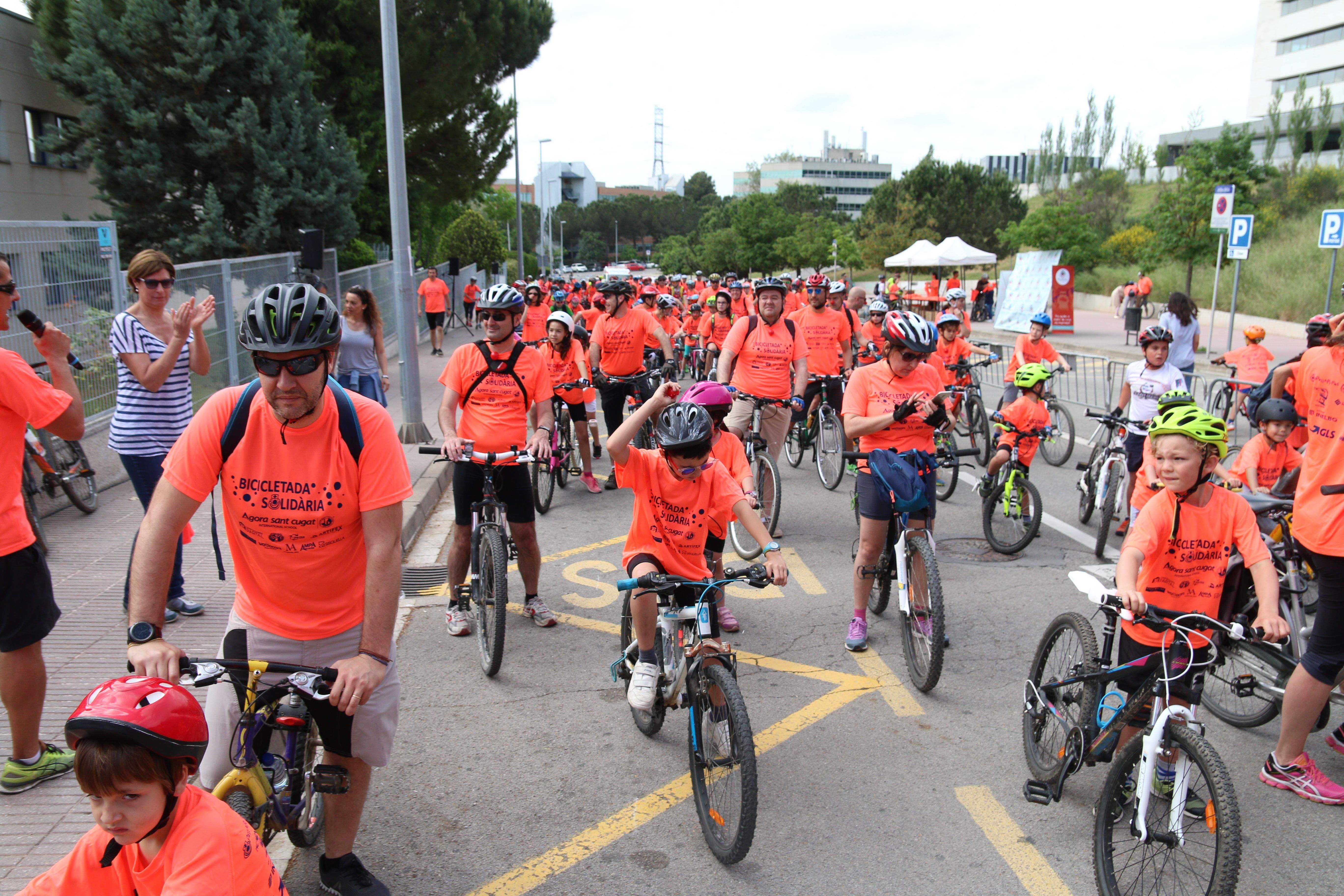 Bicicletada solidària a l'Escola Àgora. Foto: Lali Álvarez