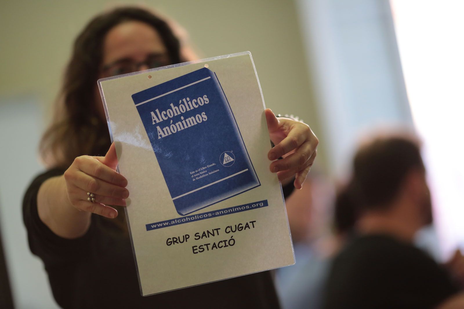 Membre del grup d'alcohòlics anònims Estació de Sant Cugat. FOTO: Artur Ribera