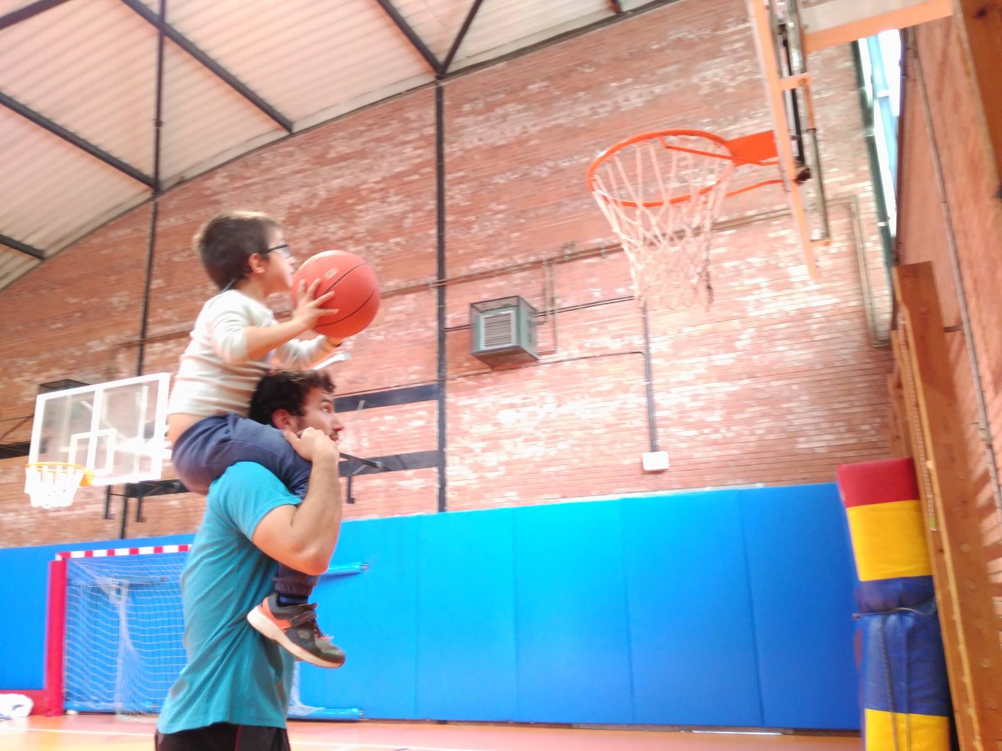 Activitat de Dinàmiks amb nens amb TEA. FOTO: Dinàmiks