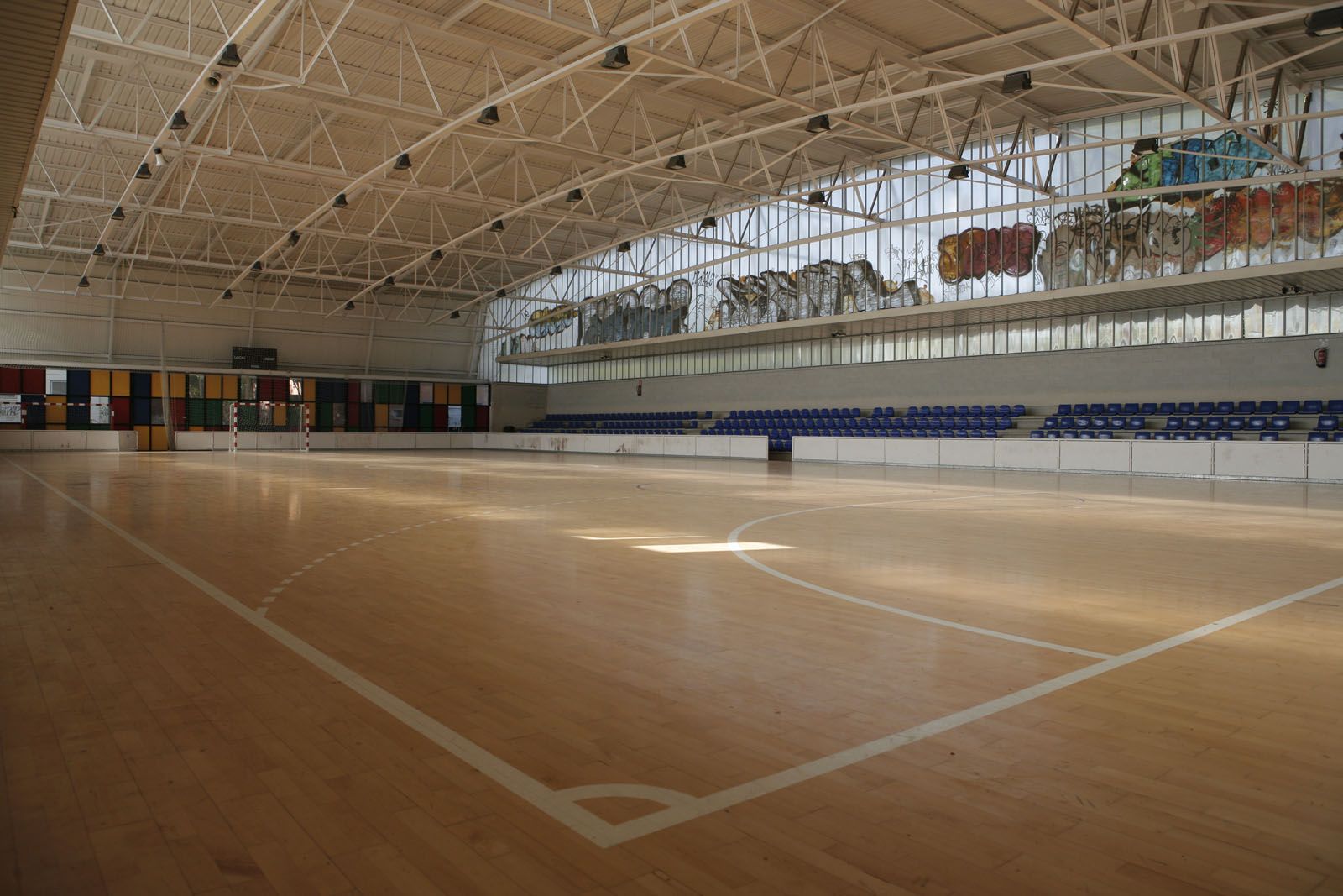 Actual pista on juguen els principals partits, on després d'anys de petició s'hi va insatlar un sistema de calefacció FOTO: Artur Ribera