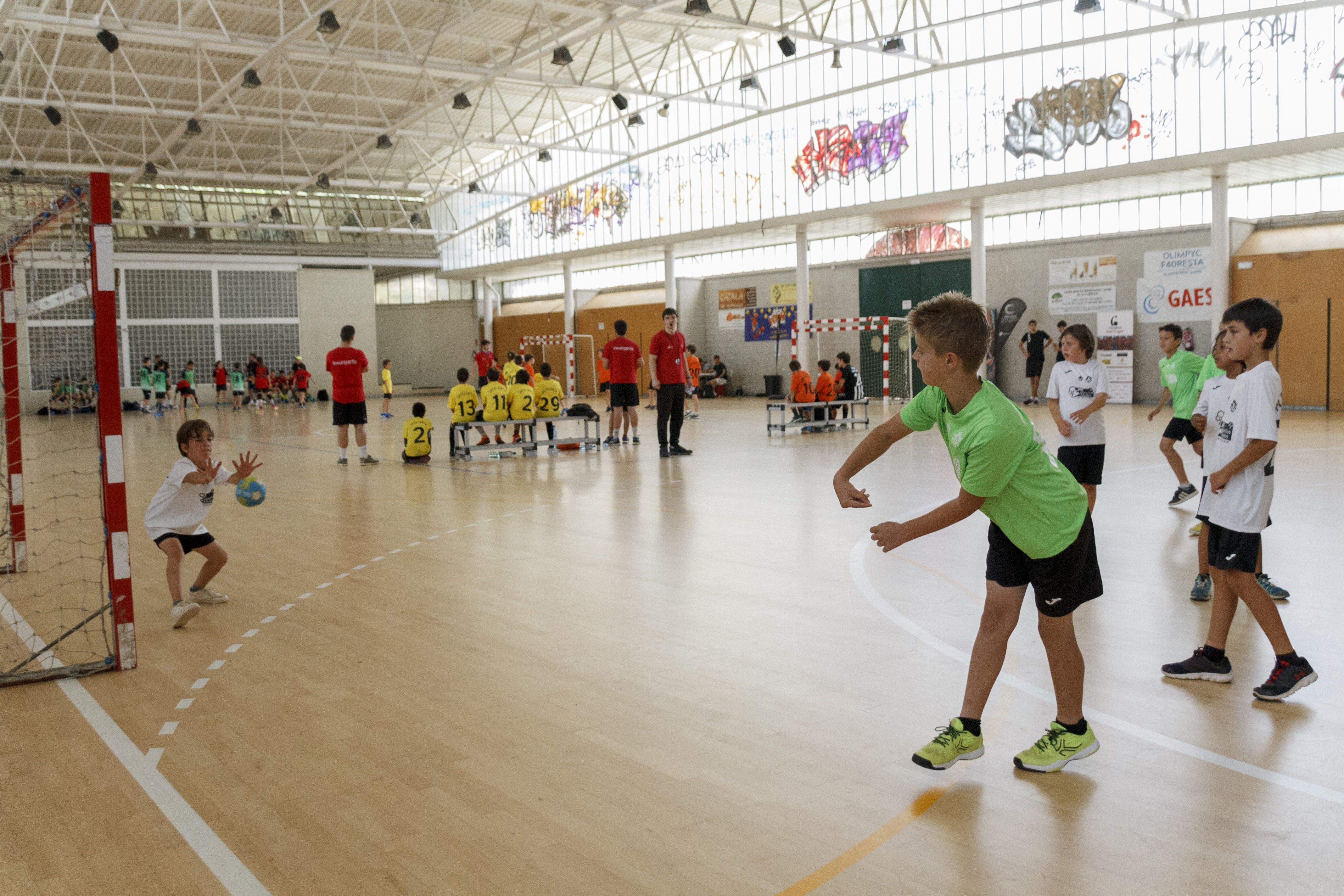 Les 26es Jornades d'Handbol Escolar se celebren cada any a la Zona Esportiva Municipal de la Floresta. FOTO: Paula Galván