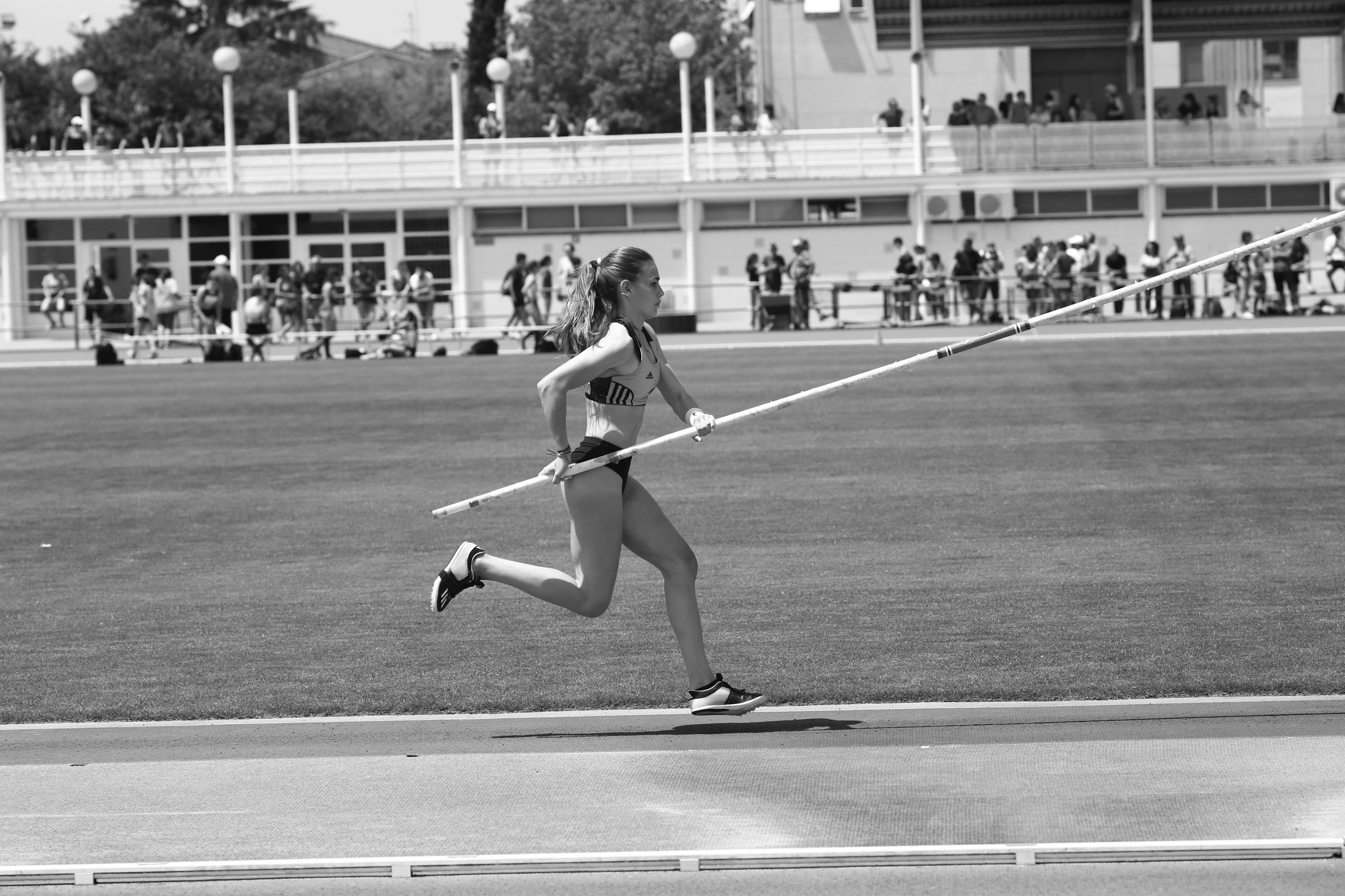 Clara Fernández, campiona de Catalunya Sub-16 en salt de perxa. FOTO: Albert Guerrero