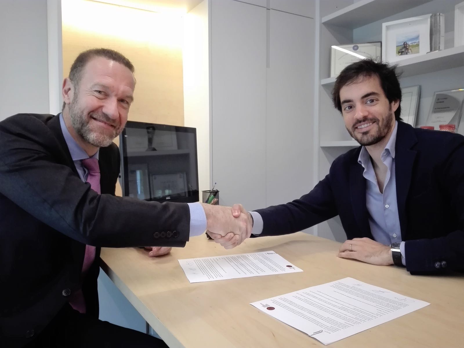 Acord oficial entre la UESC i l'Ortodoncia Sant Cugat. FOTO: UESC