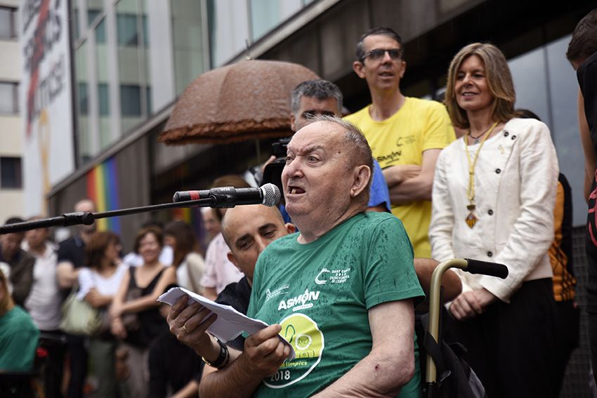 El Pregó ha estat marcat per la pluja. FOTO: Bernat Millet
