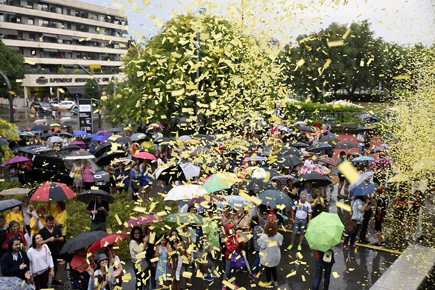 El Pregó ha estat marcat per la pluja. FOTO: Bernat Millet