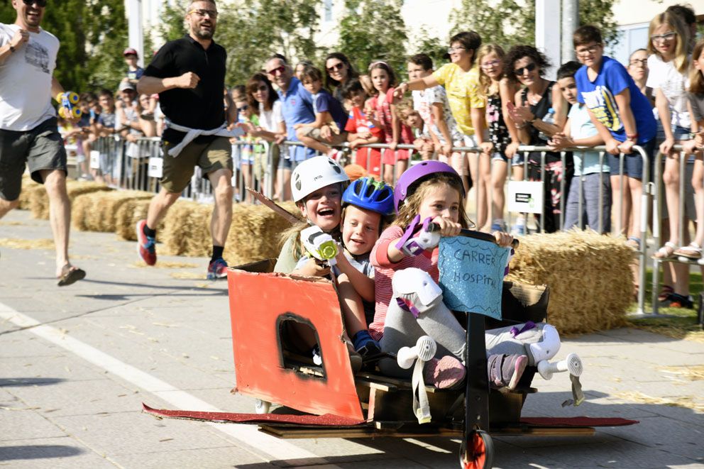 Llitboard: baixada de carros de Festa Major. Foto: Bernat Millet.