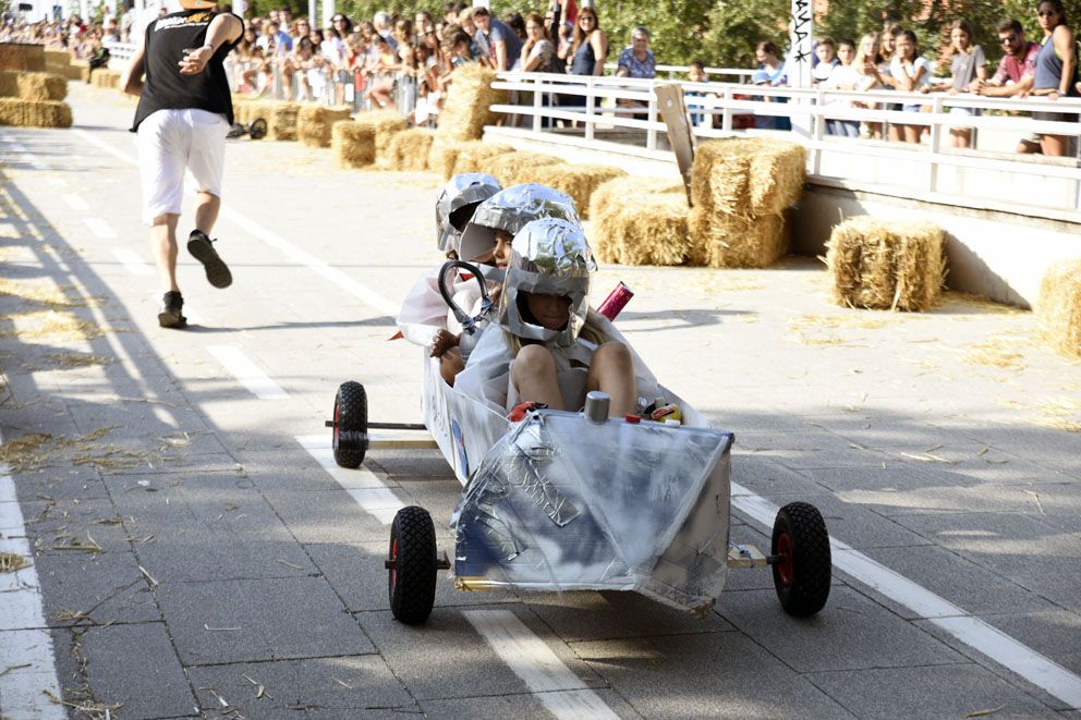 Llitboard: baixada de carros de Festa Major. Foto: Bernat Millet.