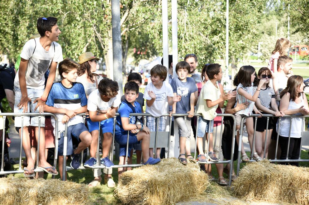 Llitboard: baixada de carros de Festa Major. Foto: Bernat Millet.