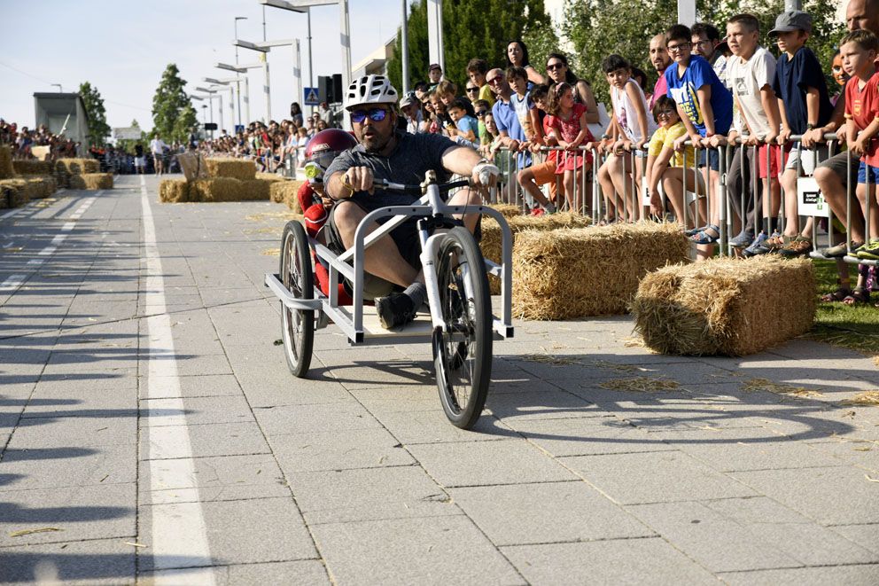 Llitboard: baixada de carros de Festa Major. Foto: Bernat Millet.