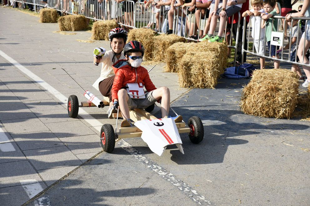 Llitboard: baixada de carros de Festa Major. Foto: Bernat Millet.