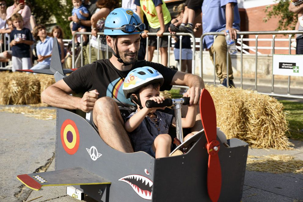 Llitboard: baixada de carros de Festa Major. Foto: Bernat Millet.