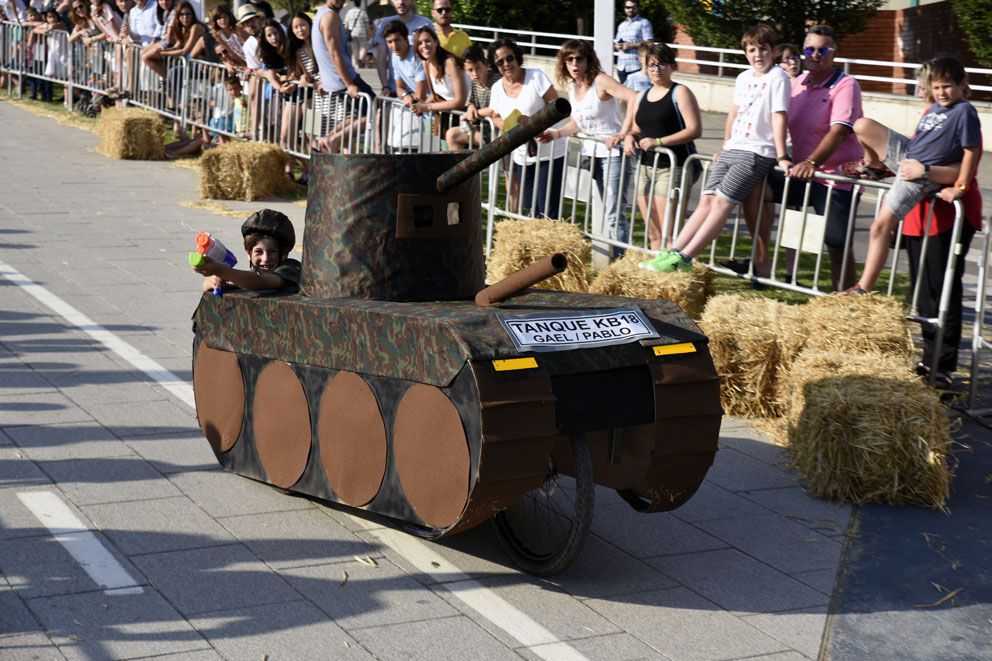 Llitboard: baixada de carros de Festa Major. Foto: Bernat Millet.