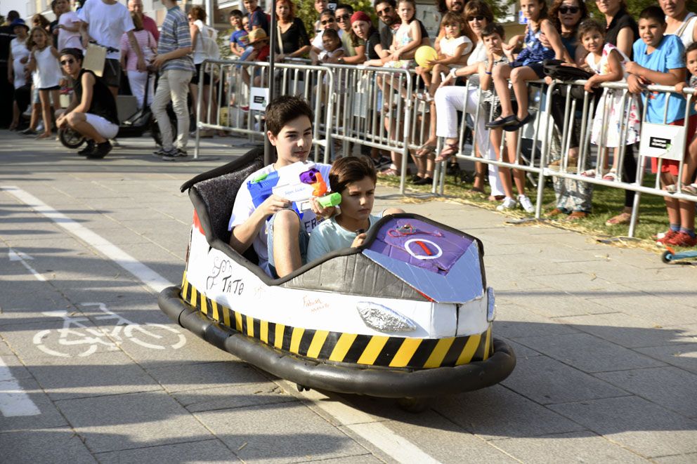 Llitboard: baixada de carros de Festa Major. Foto: Bernat Millet.