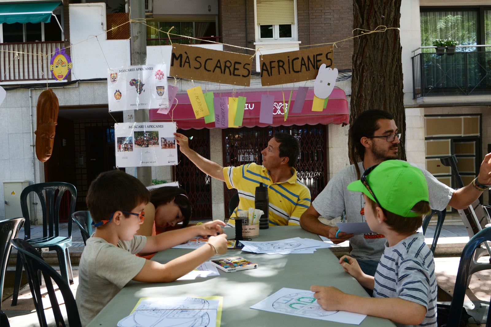 Taller de màscares africanes . FOTO : Silvia Polanco 