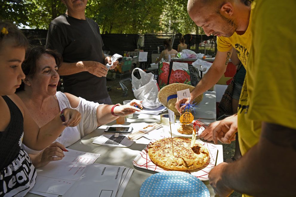 Concurs de truites i dinar popular. Foto: Bernat Millet.