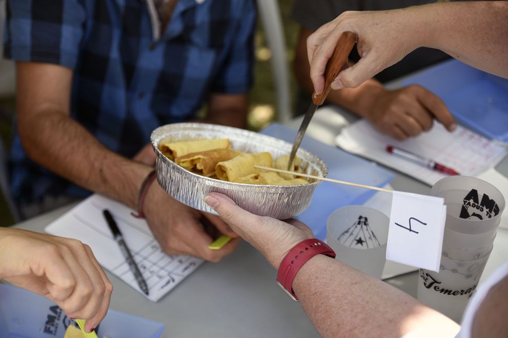 Concurs de truites i dinar popular. Foto: Bernat Millet.