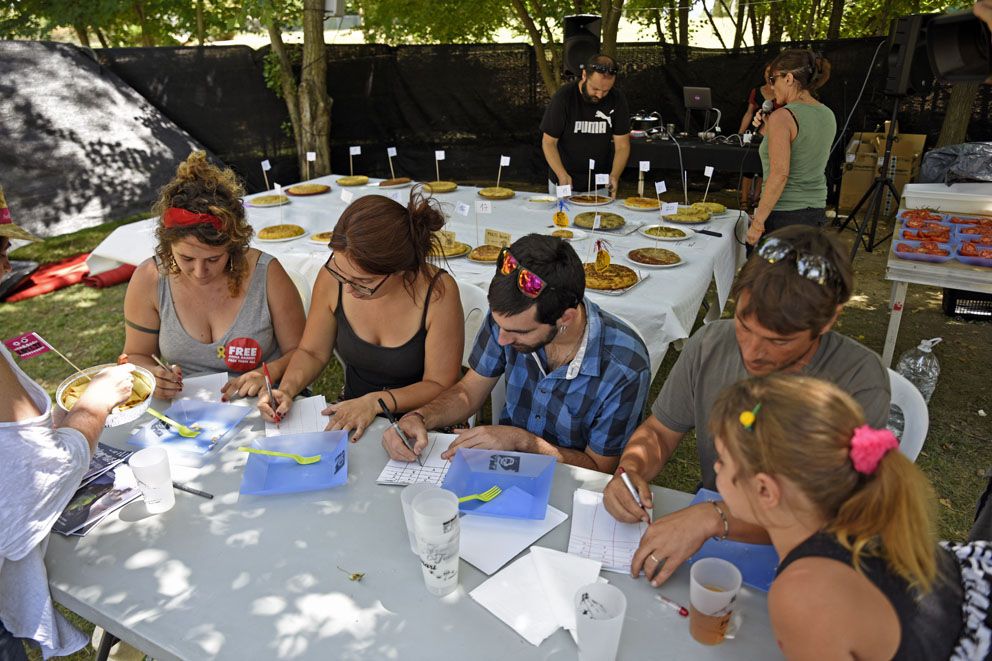 Concurs de truites i dinar popular. Foto: Bernat Millet.