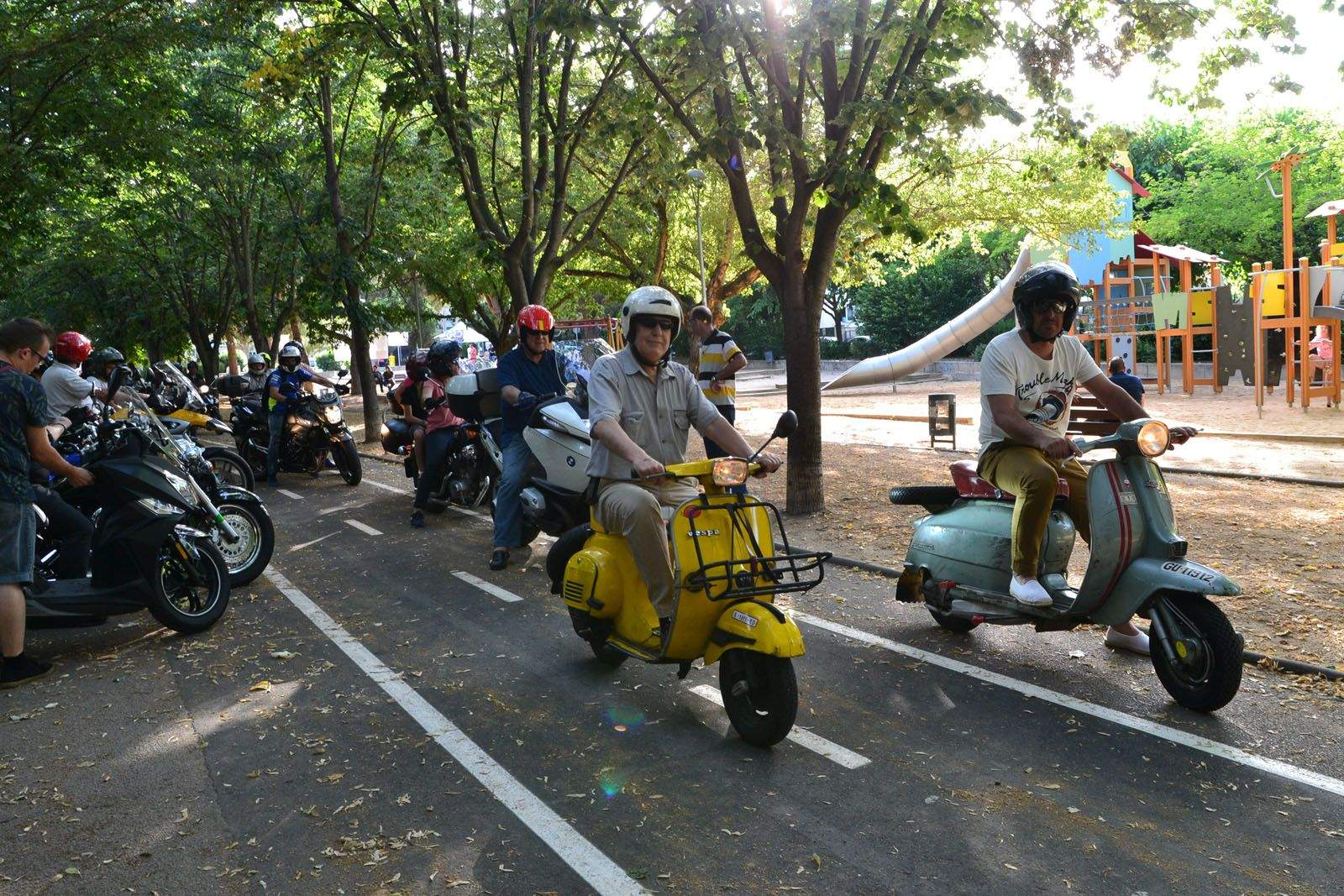 En la 15a Concentració i Passejada de Motos de la Festa Major de Sant Cugat hi han participat motos de diferents èpoques. FOTO: Sílvia Polanco