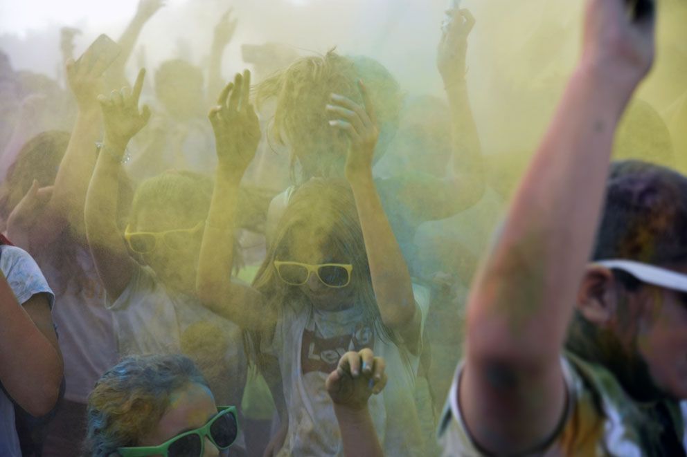 Holi Festival de Festa Major. Foto: Bernat Millet.