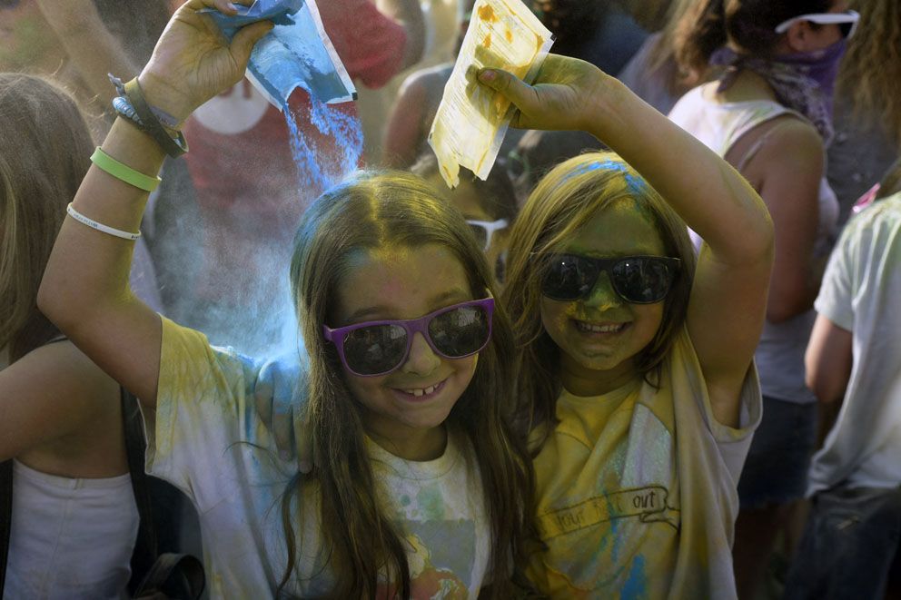 Holi Festival de Festa Major. Foto: Bernat Millet.
