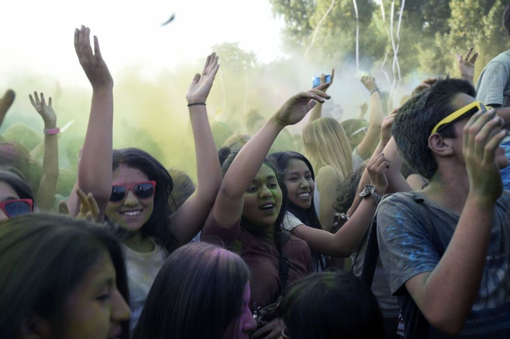 Holi Festival de Festa Major. Foto: Bernat Millet.