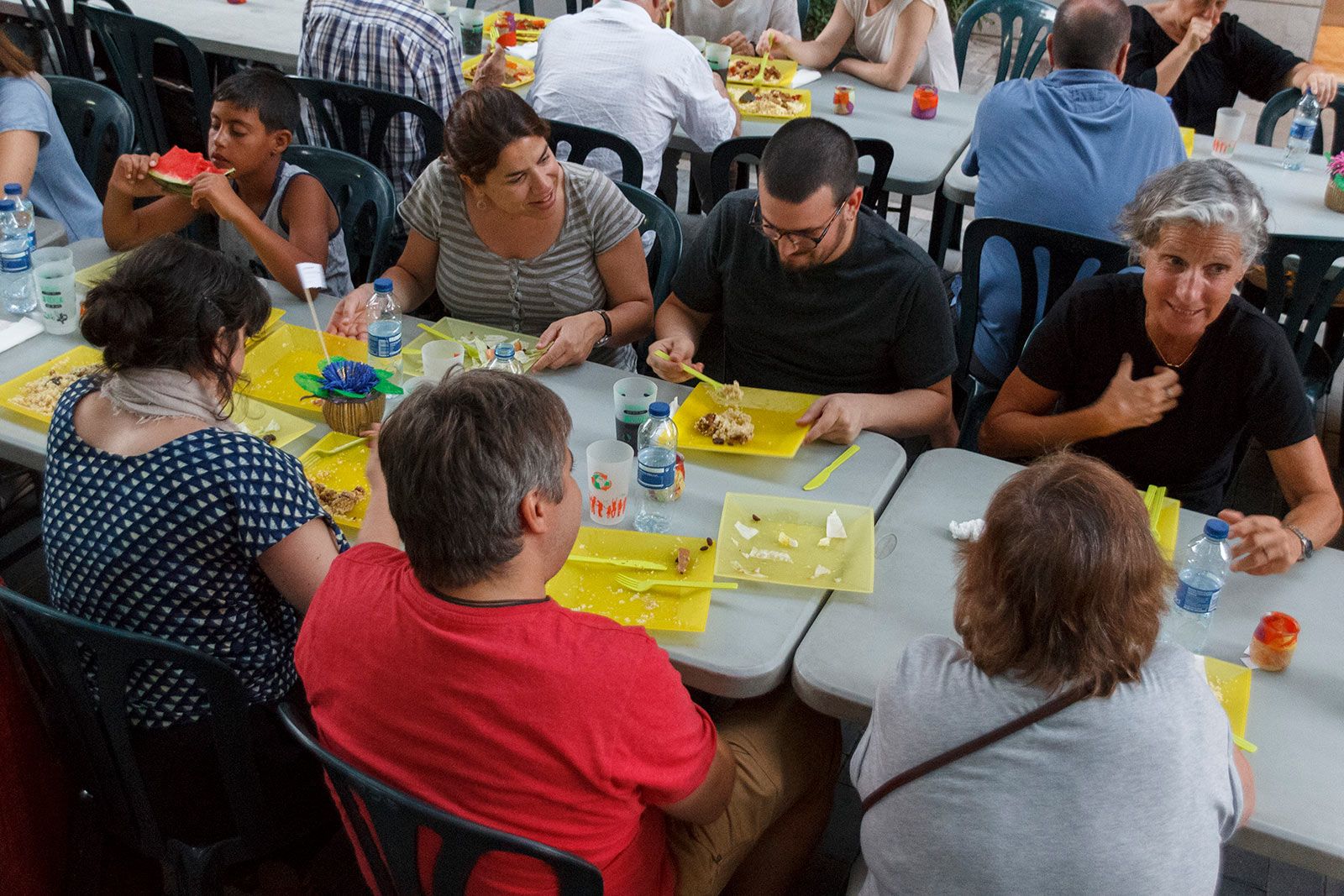 Cuscús solidari a l'Espai d'arreu. FOTO: Paula Galván