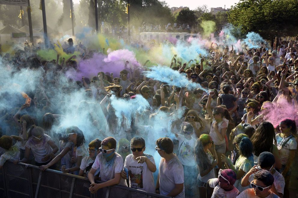 Holi Festival de Festa Major. Foto: Bernat Millet.
