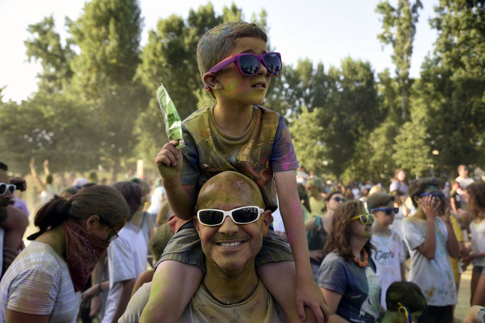 Holi Festival de Festa Major. Foto: Bernat Millet.