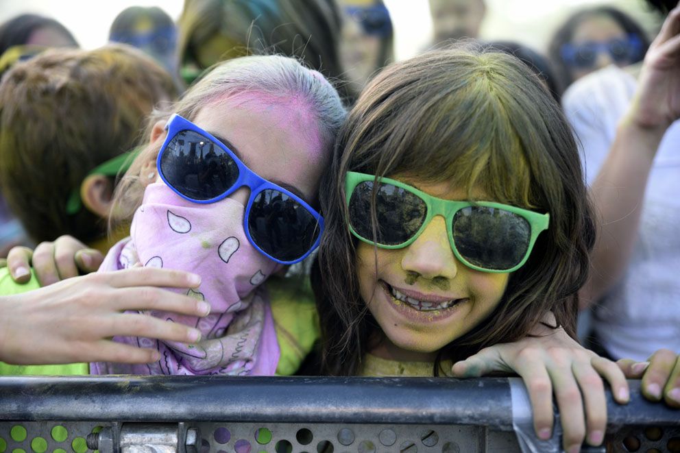 Holi Festival de Festa Major. Foto: Bernat Millet.