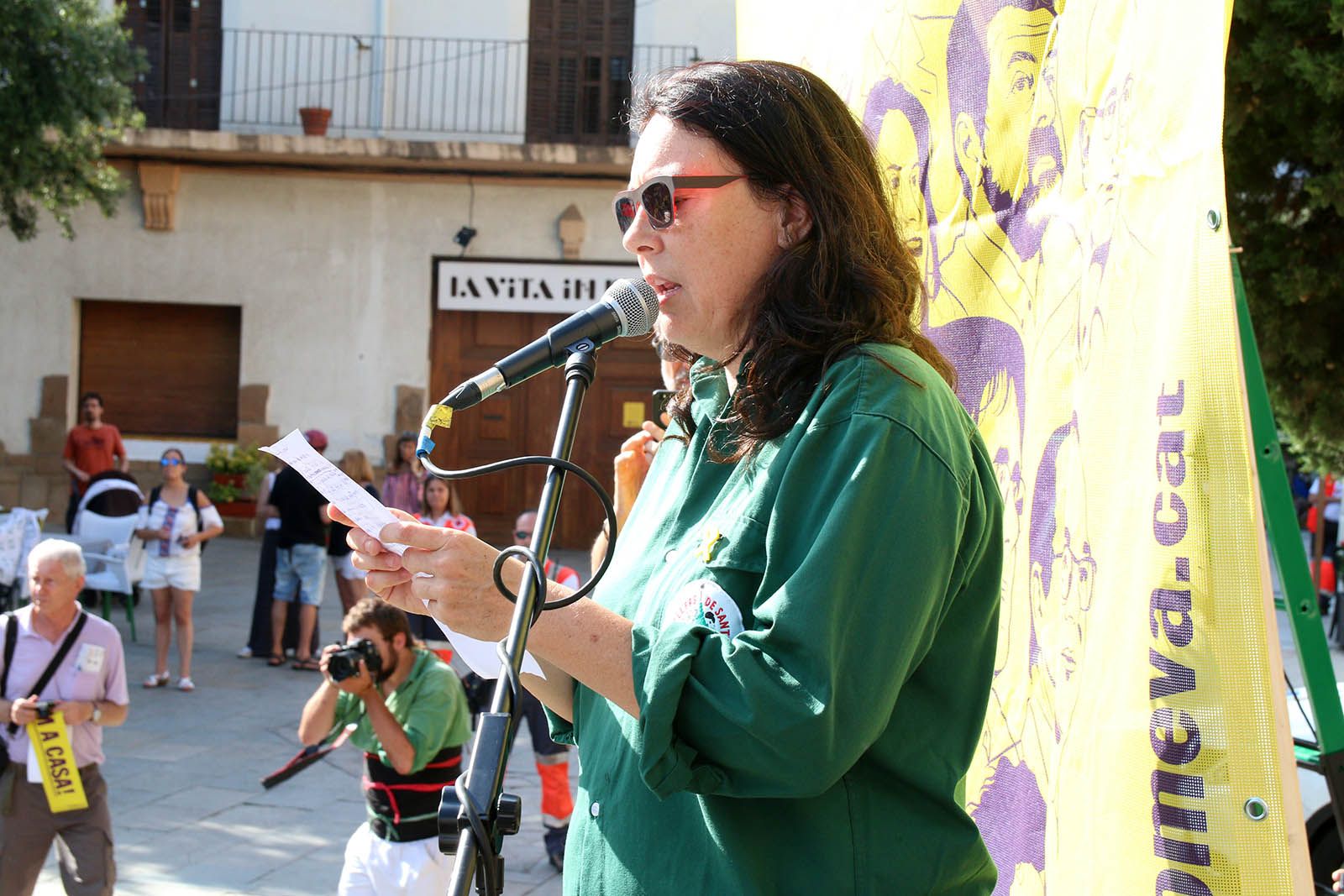 Suport a Raül Romeva durant la Diada castellera. Foto: Lali Álvarez