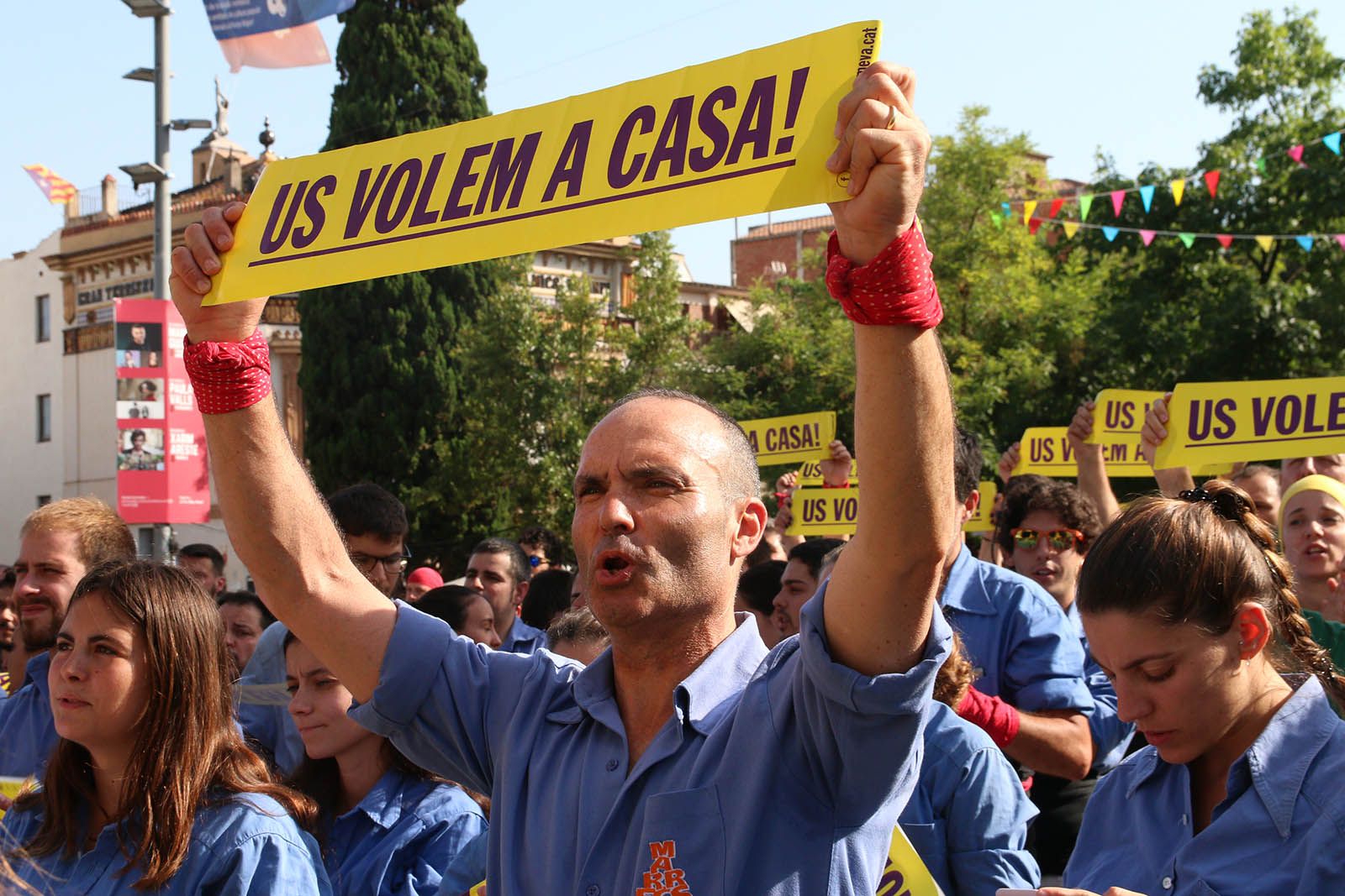 Suport a Raül Romeva durant la Diada castellera. Foto: Lali Álvarez