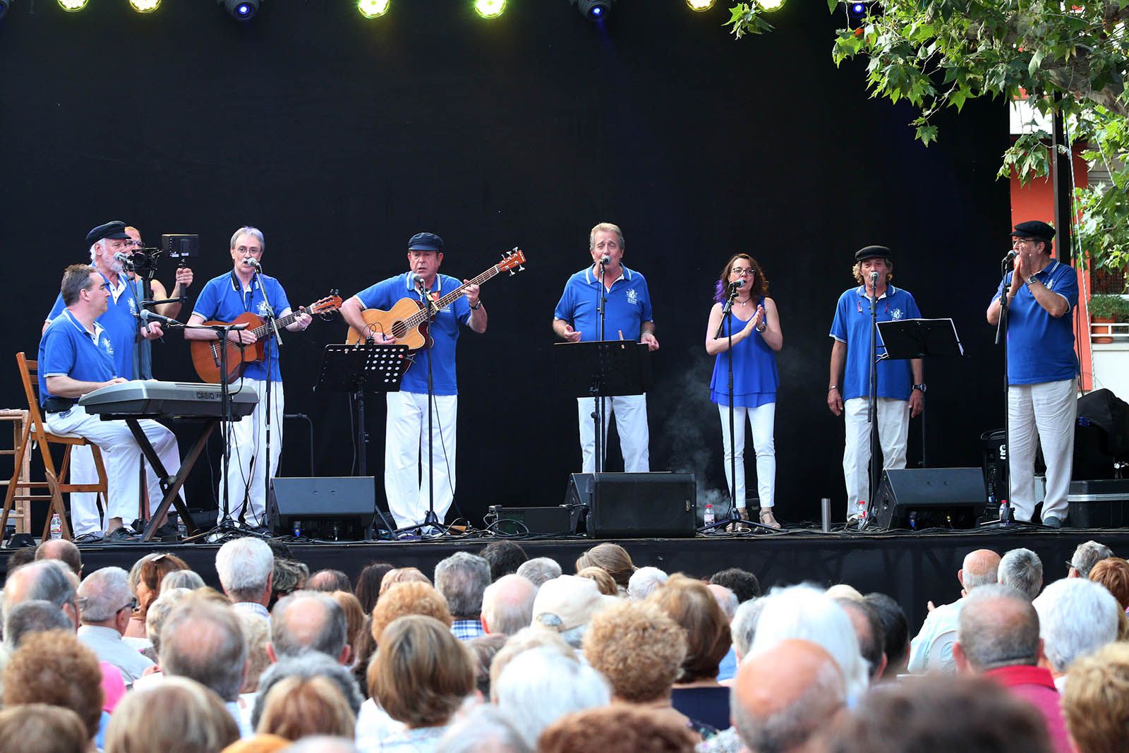Havaneres i rom cremat a la Plaça del Coll. Foto: Lali Álvarez