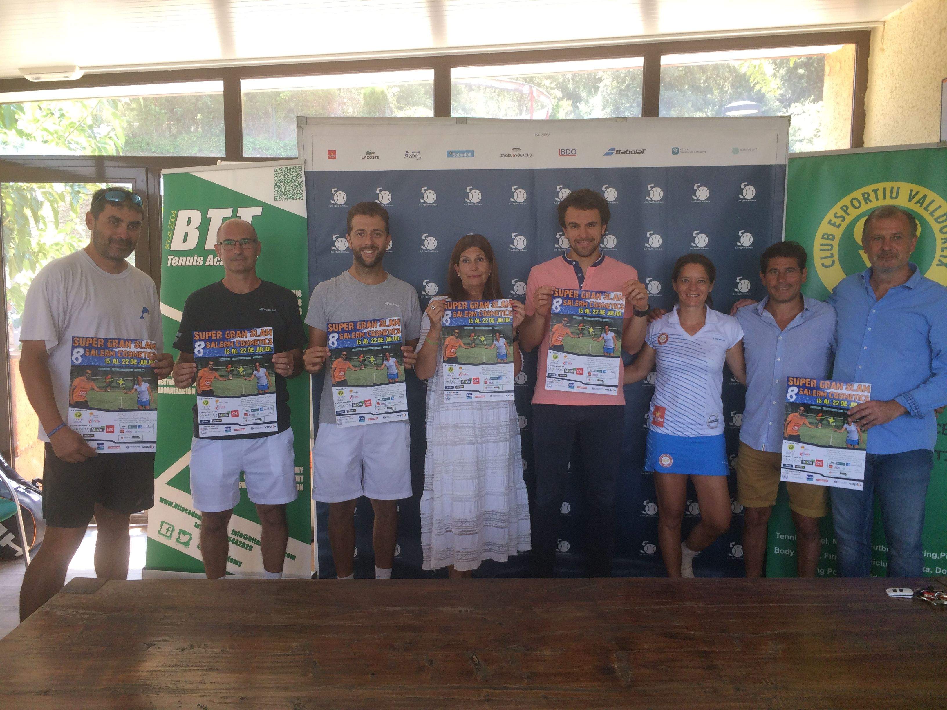 Siscu Violeta, Roger Badia, Ricky Martínez, Susanna Herrada, Bernat Gisbert, Paula Eyheraguibel, Ivan Alós i Joan Carles Pradell. FOTO: Àlex López Puig