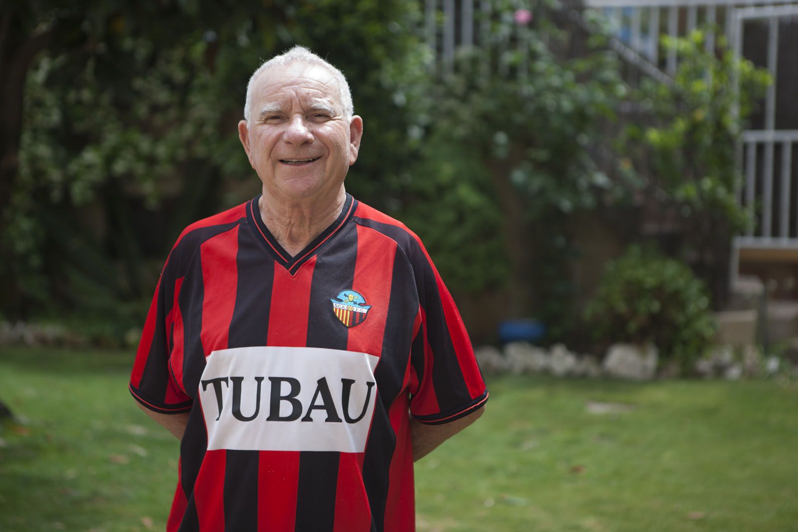 Àlex Barberà, amb una samarreta del Sant Cugat Futbol Club. FOTO: Artur Ribera