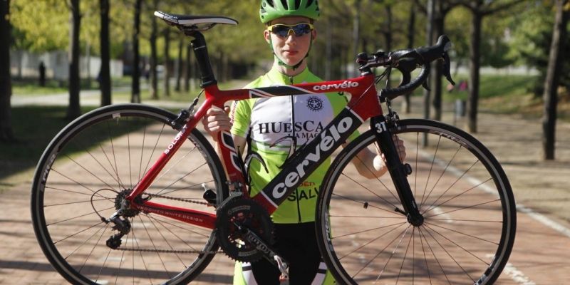 El ciclista Roger Adrià renova per 2 anys més amb Equipo...