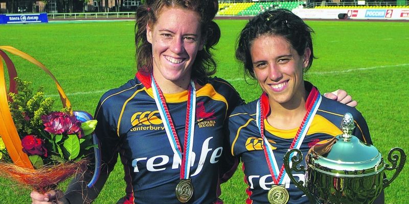 Júlia Pla, a la dreta de la imatge, amb la seva germana Bárbara. FOTO: Cedida